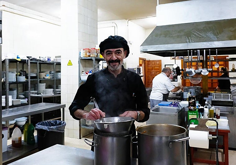 La vida del cocinero que nunca pudo sentarse a la mesa por Navidad
